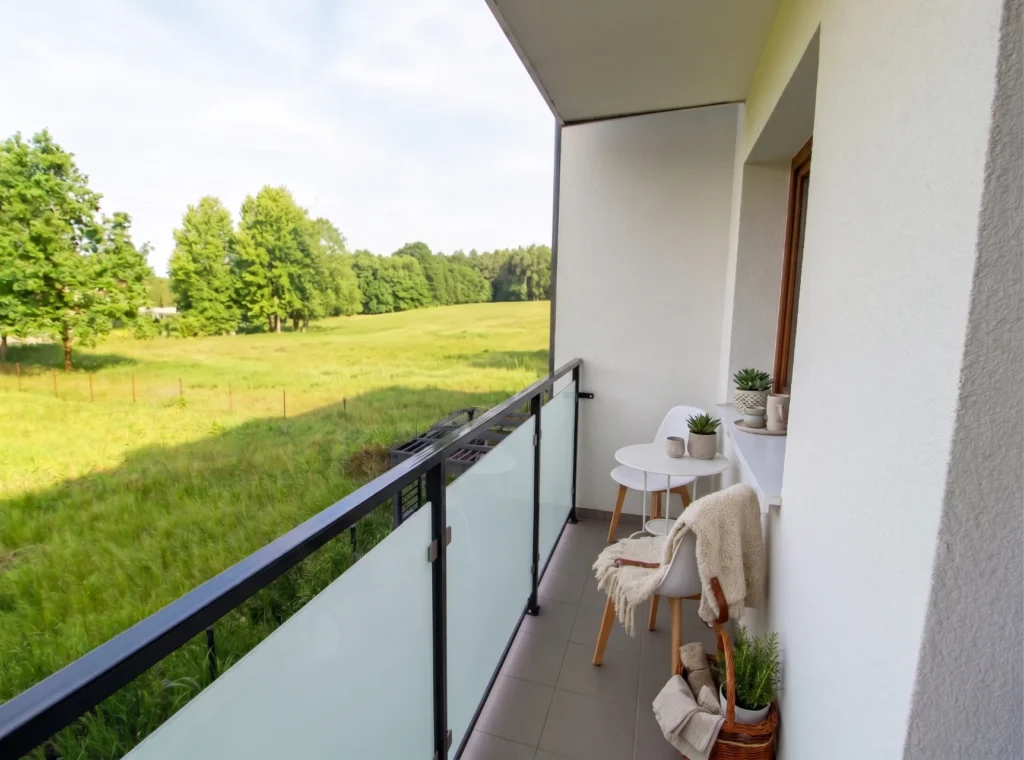 Zielone Osiedla balkon widok na łąki stolik — Sulejówek